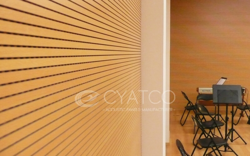 Applicable scenarios
Grooved wood sound-absorbing boards are suitable for various places that have high requirements for acoustic environment and decorative effect. In commercial Spaces such as meeting rooms, lecture halls, and multi-functional halls, it can effectively enhance voice clarity and ensure the accurate transmission of information. In cultural and entertainment venues such as theaters, concert halls, and recording studios, it can optimize acoustic effects and enhance artistic expressiveness. In the field of education, the use of grooved wood sound-absorbing boards in school classrooms, libraries, etc. helps to create a quiet and focused learning environment.
